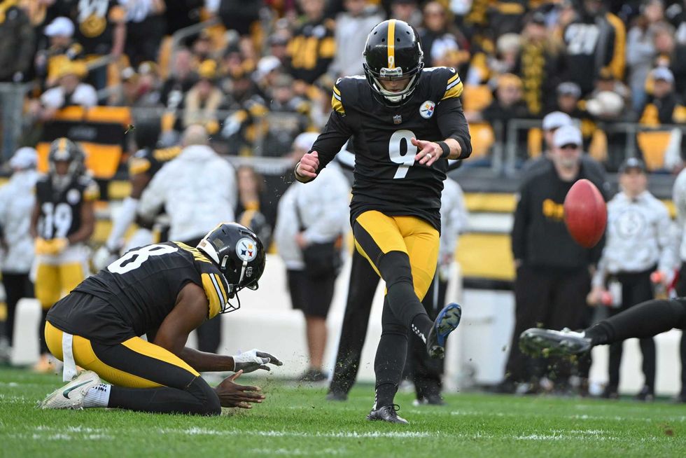Chris Boswell kicking