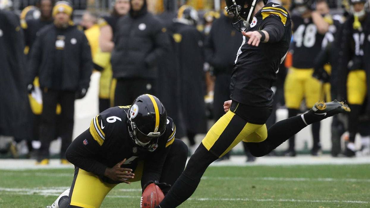 Chris Boswell kicking