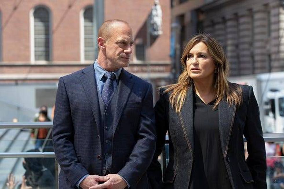 'Law & Order' crossover teaser has Benson and Stabler holding hands and fans are freaking out