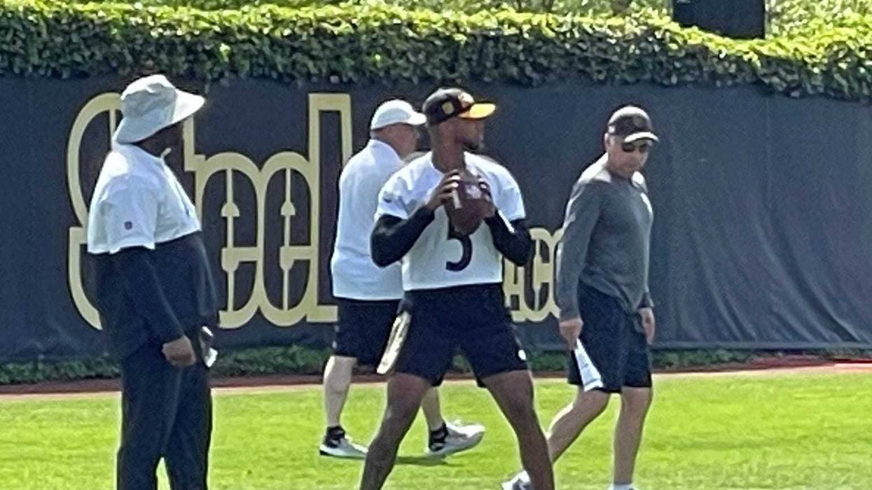 Chris Oladokun in rookie camp throwing