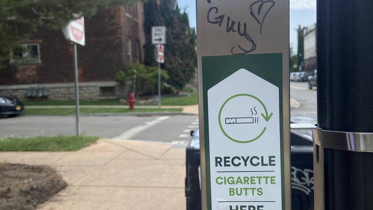 Cigarette butt receptacle