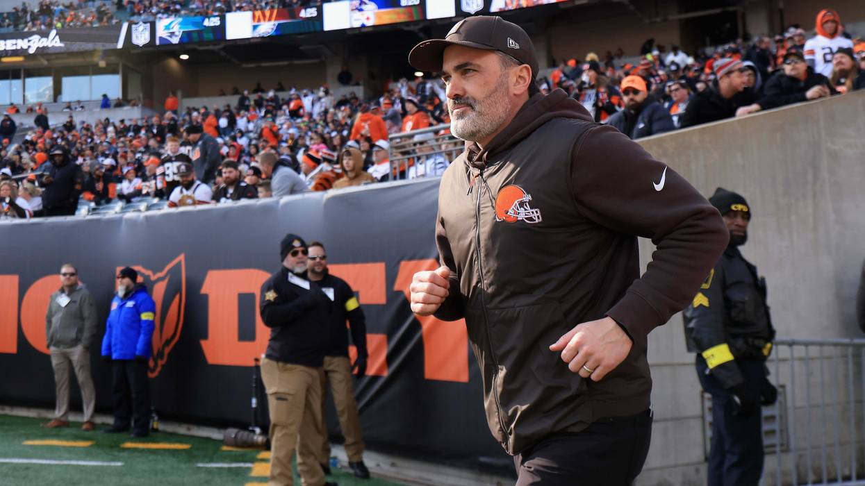 CINCINNATI, OHIO - JANUARY 04: Head coach Kevin Stefanski of the Cleveland Browns runs out onto the field prior to player introductions before the game against the Cincinnati Bengals at Paycor Stadium on January 04, 2026 in Cincinnati, Ohio.