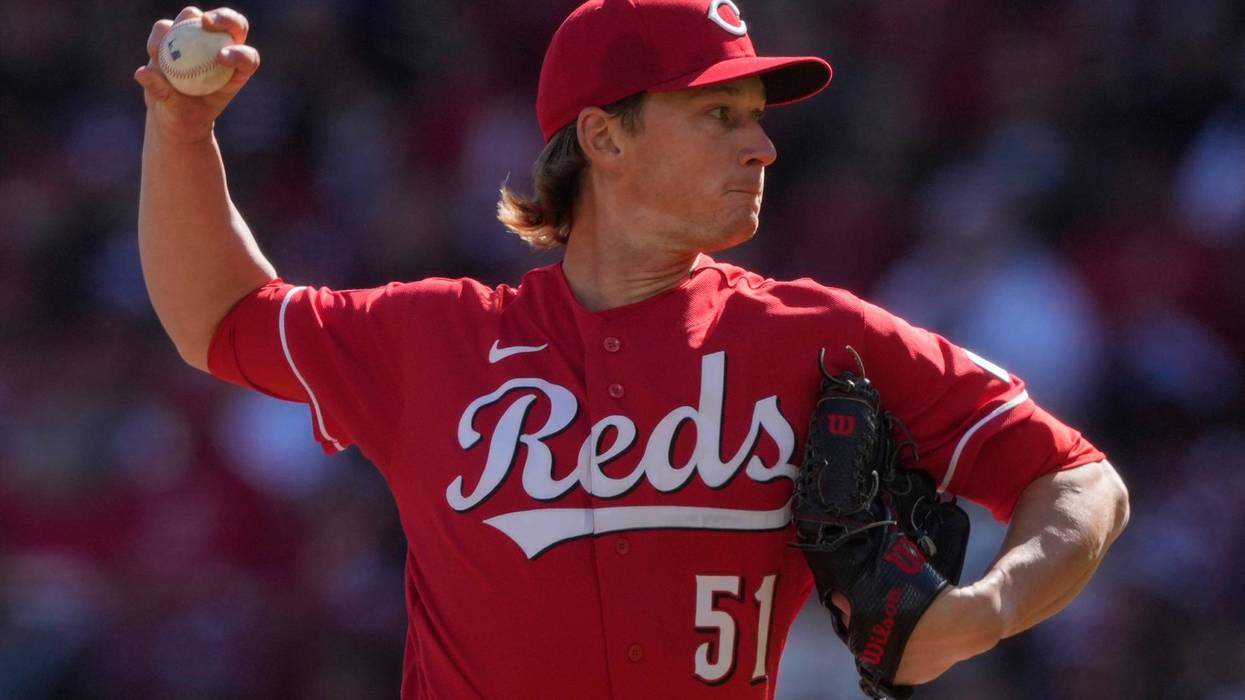 Dane Myers hits game-winning single in the 11th as the Reds beat the Red Sox 6-5