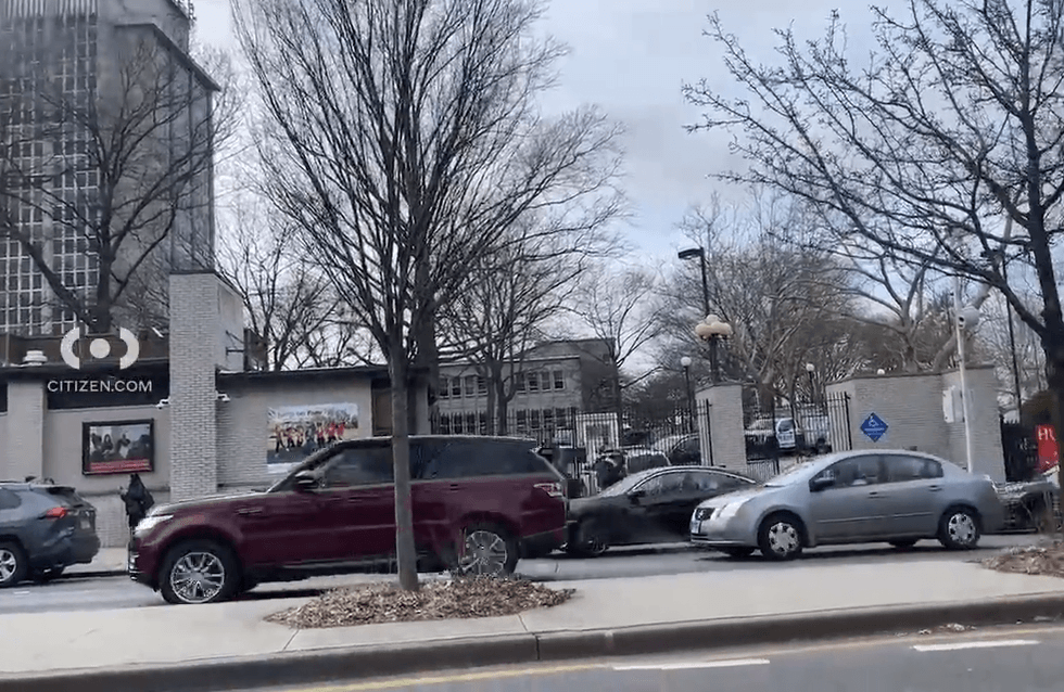 Citizen App video showing the police response to a credible bomb threat at Queens College.
