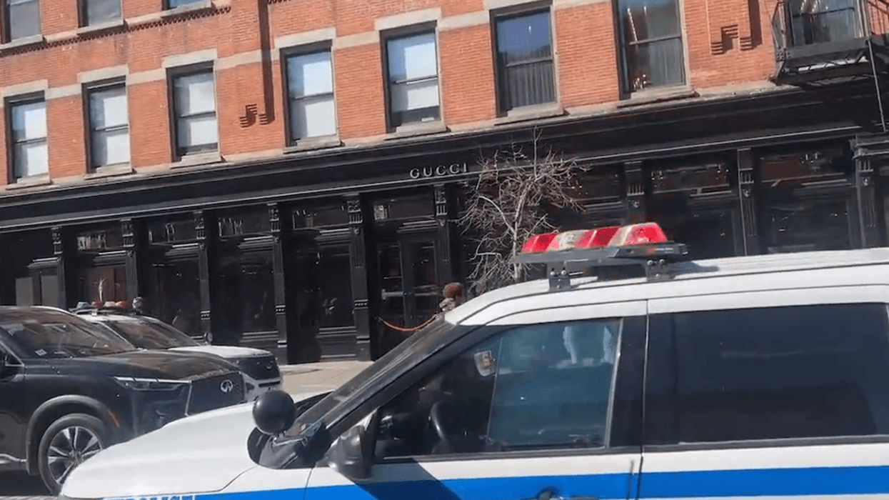 Citizen App video shows police responding to a Gucci store that was robbed on Monday in the Meatpacking District.