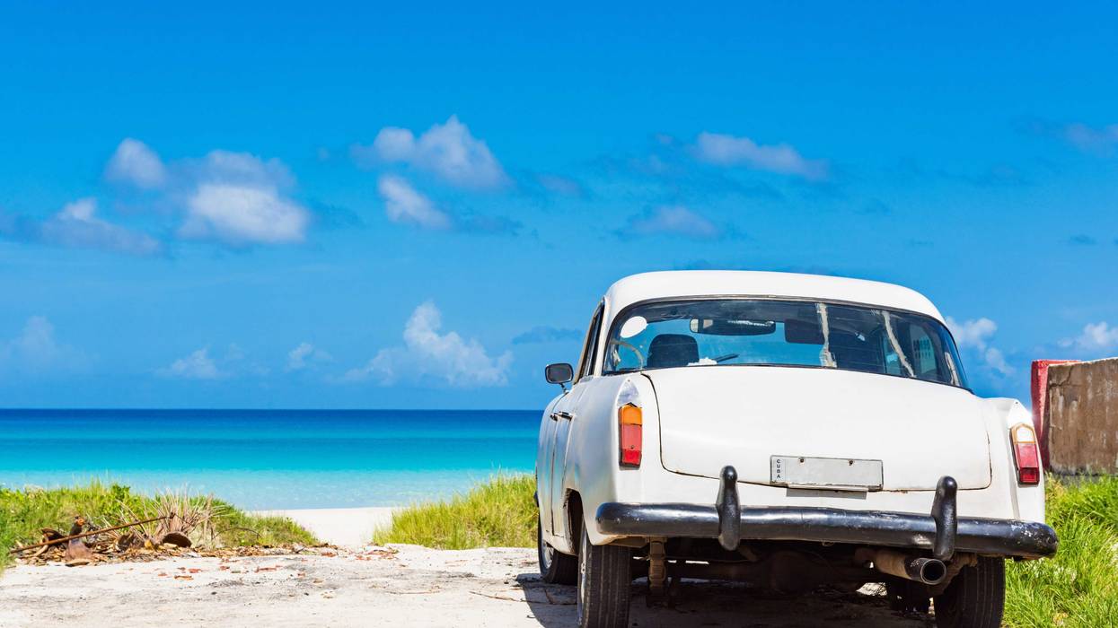 ClassicCarOnBeach
