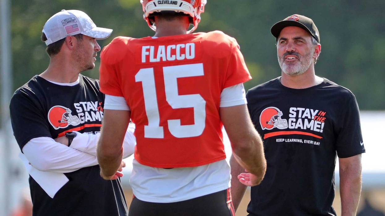 Cleveland Browns coach Kevin Stefanski, facing, chats with quarterback Joe Flacco (15) during training camp July 30, 2025, in Berea.