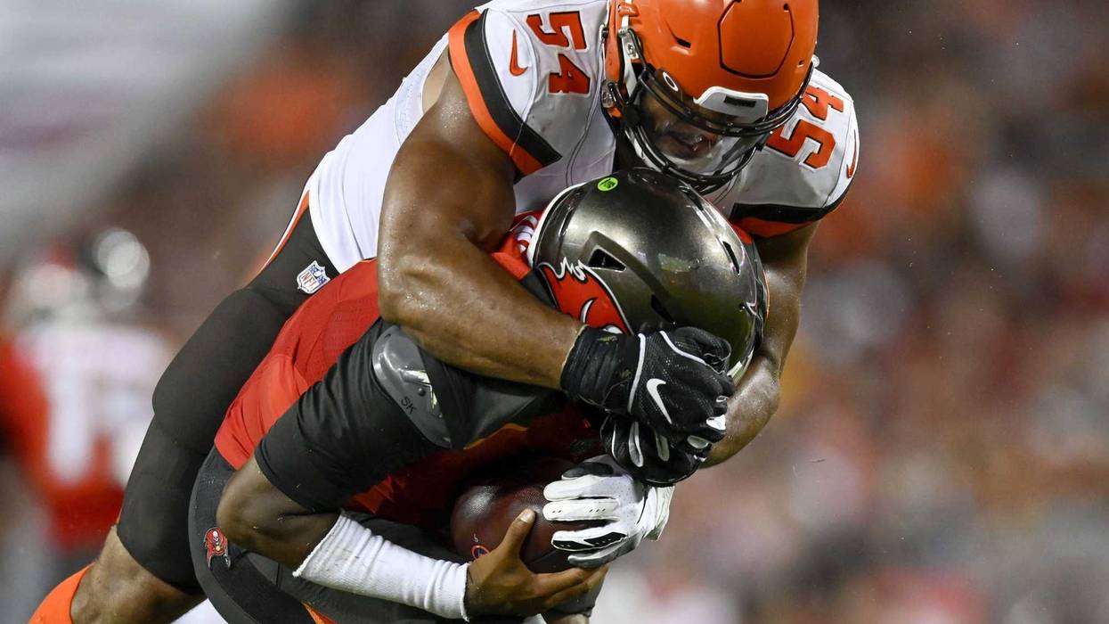 Cleveland Browns defensive end Olivier Vernon (54) sacks Tampa Bay Buccaneers quarterback Jameis Winston (3) during the second quarter at Raymond James Stadium