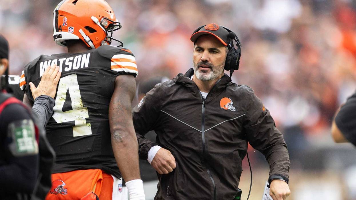 Cleveland Browns head coach Kevin Stefanski and quarterback Deshaun Watson (4).