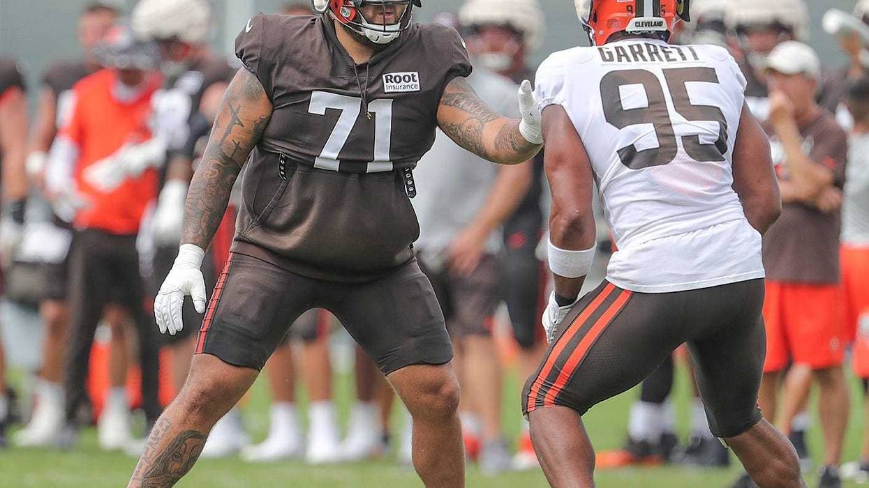 Cleveland Browns left tackle Jedrick Wills Jr. has the task of blocking defensive end Myles Garrett during training camp on Friday, Aug. 5, 2022 in Berea. Akr 8 5 Browns 6