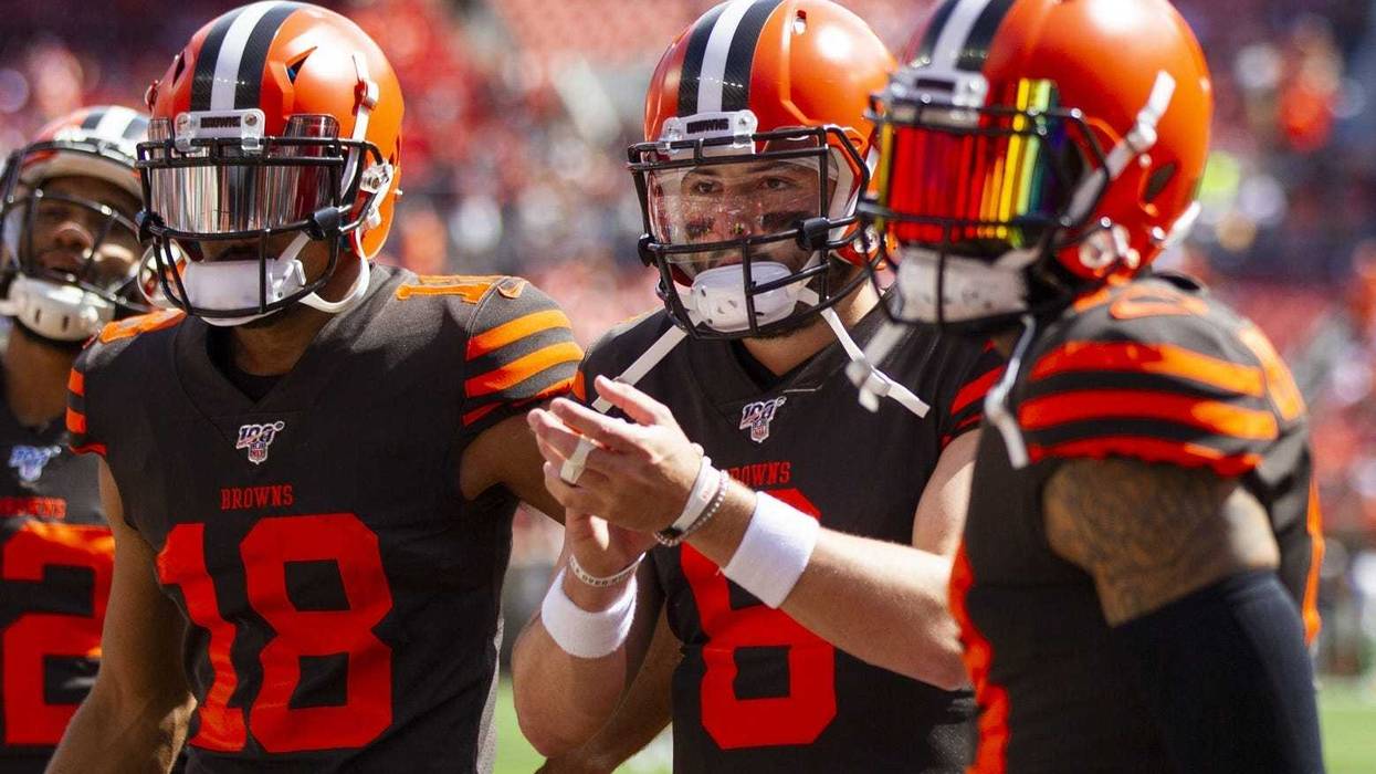 Cleveland Browns quarterback Baker Mayfield (6) along with wide receivers Damion Ratley (18) and Odell Beckham (13) welcome teammates onto the field during warmups before a game against the Tennessee Titans at FirstEnergy Stadium.