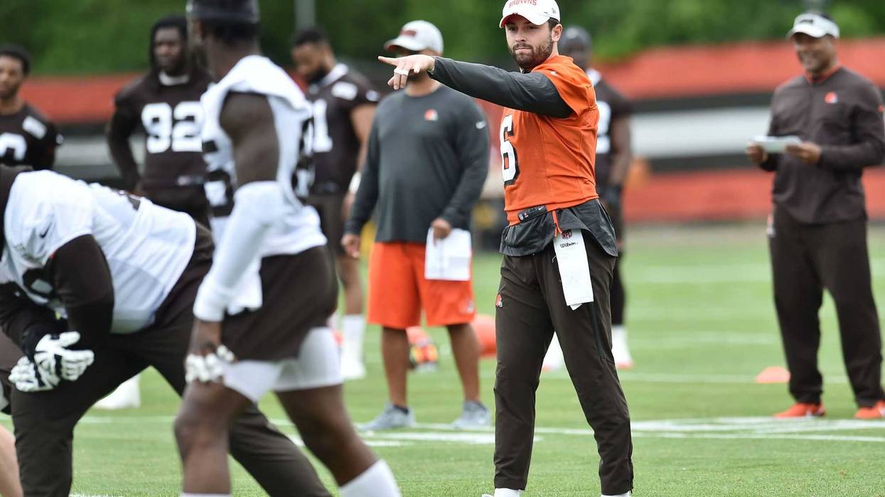 Cleveland Browns quarterback Baker Mayfield (6) calls a play during minicamp at the Cleveland Browns training facility.
