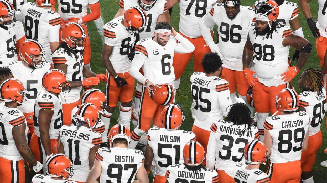 Cleveland Browns quarterback Baker Mayfield stands in the middle of a huddle with his teammates before an AFC Wild Card playoff game against the Pittsburgh Steelers at Heinz Field.