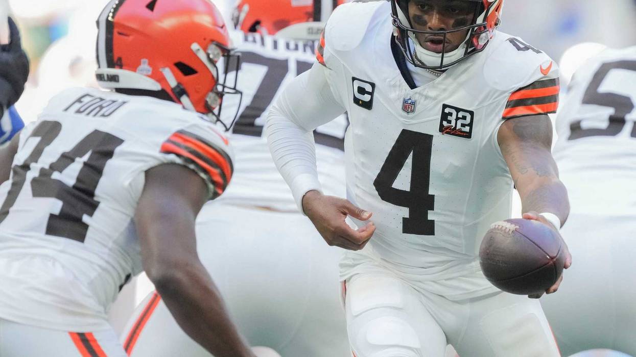Cleveland Browns quarterback Deshaun Watson (4) hands the ball off to Cleveland Browns running back Jerome Ford (34) on Sunday, Oct. 22, 2023, during a game against the Indianapolis Colts at Lucas Oil Stadium in Indianapolis.
