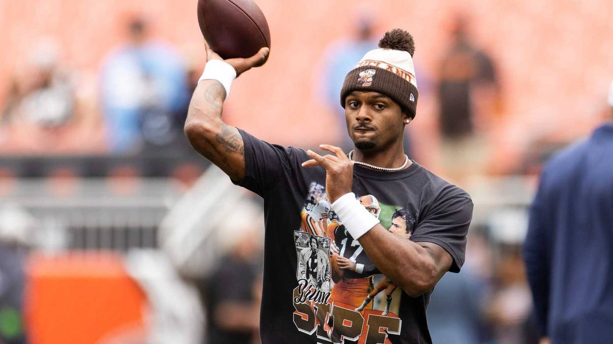 Cleveland Browns quarterback Deshaun Watson warms up prior to a game this season.