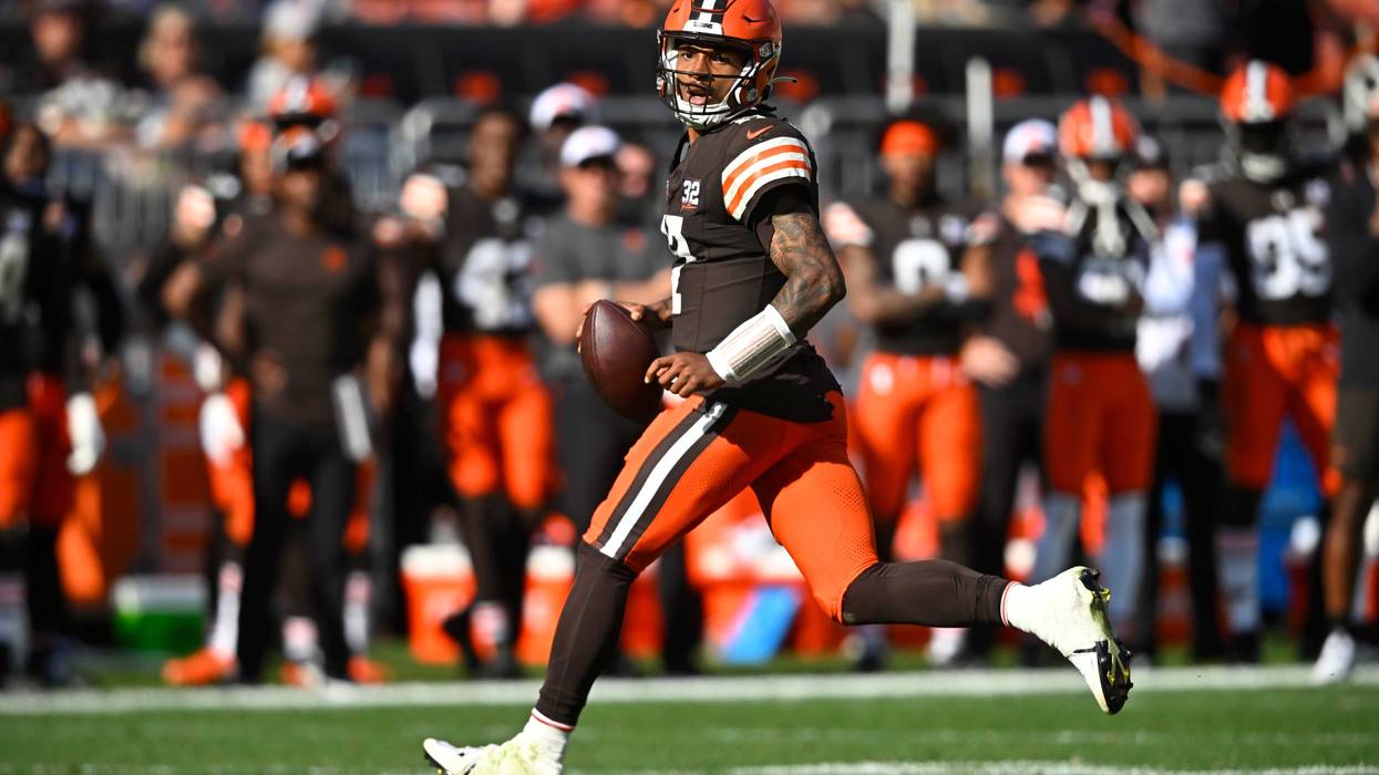 Cleveland Browns quarterback Dorian Thompson-Robinson looks to pass in the fourth quarter against the Baltimore Ravens at Cleveland Browns Stadium