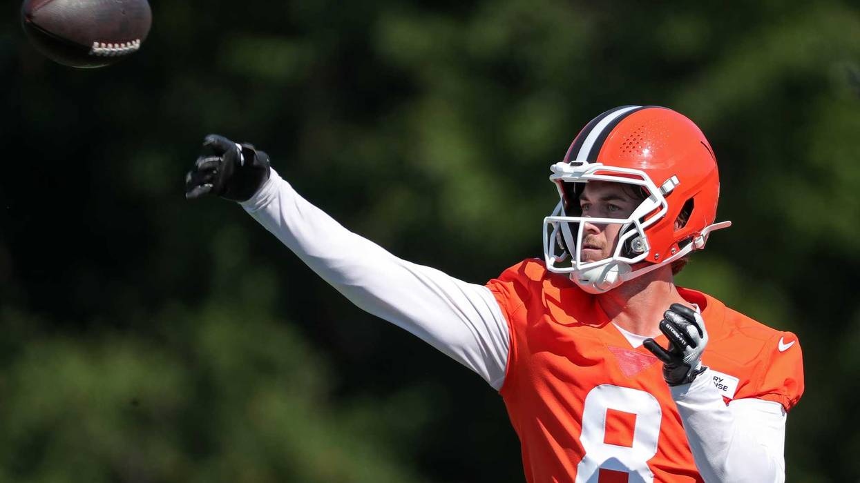 Cleveland Browns quarterback Kenny Pickett (8) throws during NFL training camp practice at the Cleveland Browns training facility, Wednesday, July 23, 2025, in Berea, Ohio.