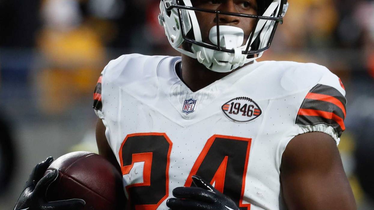 Cleveland Browns running back Nick Chubb (24) warms up before the game against the Pittsburgh Steelers at Acrisure Stadium.