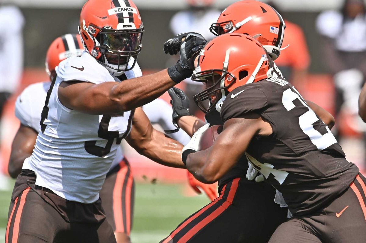 Cleveland Browns running back Nick Chubb runs with the ball as tight end Harrison Bryant blocks defensive end Olivier Vernon during training camp at the Cleveland Browns training facility.