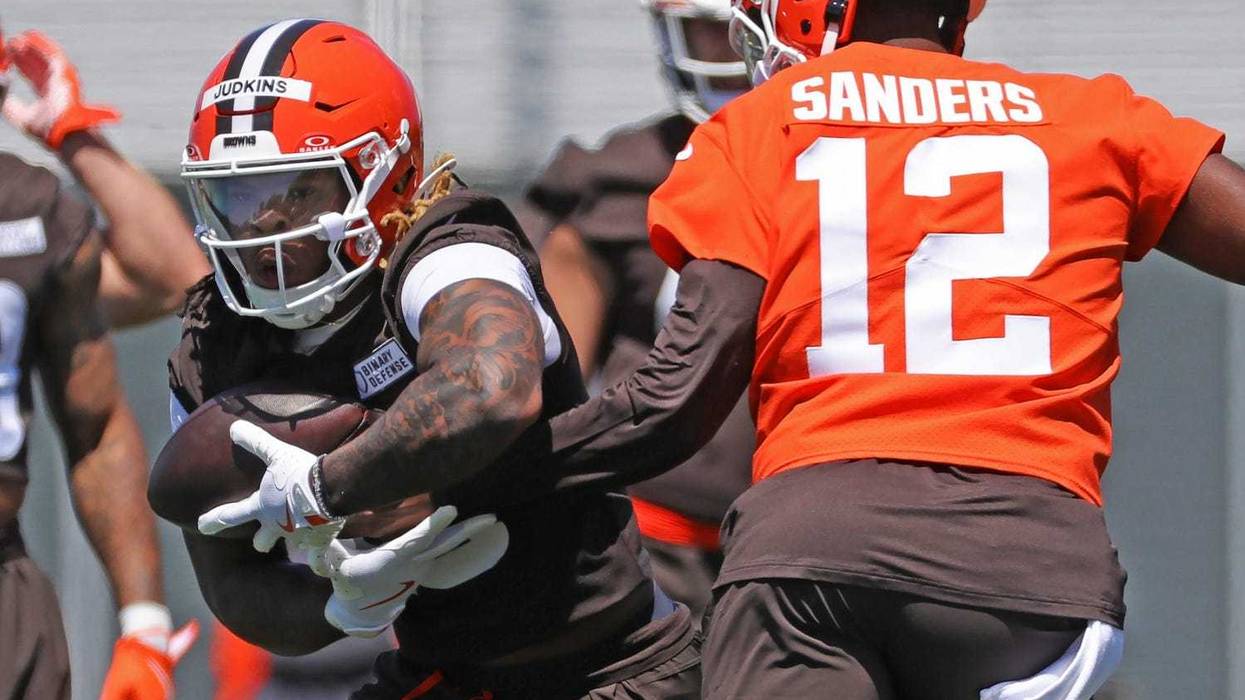 Cleveland Browns running back Quinshon Judkins (10) takes a handoff from quarterback Shedeur Sanders (12) during NFL rookie minicamp at the Cleveland Browns training facility on Friday, May 9, 2025, in Berea, Ohio.