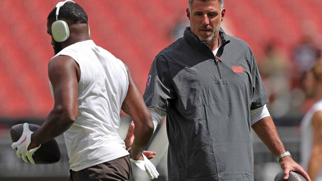 Cleveland Browns senior consultant Mike Vrabel, right, shares a moment with Cleveland Browns wide receiver Elijah Moore before an NFL preseason football game at Cleveland Browns Stadium, Saturday, Aug. 10, 2024, in Cleveland, Ohio.