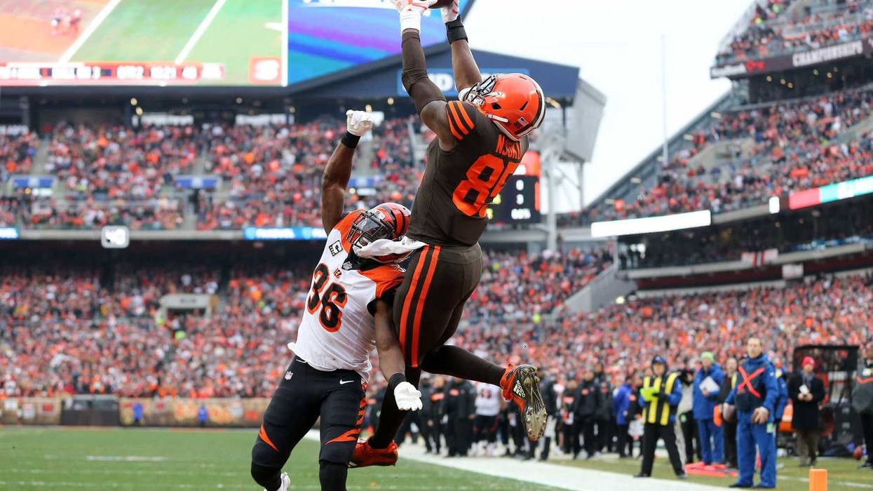 Cleveland Browns tight end David Njoku (85) catches a touchdown pass over Cincinnati Bengals strong safety Shawn Williams (36) in the second quarter of a Week 16 NFL football game, Sunday, Dec. 23, 2018, at FirstEnergy Stadium in Cleveland.