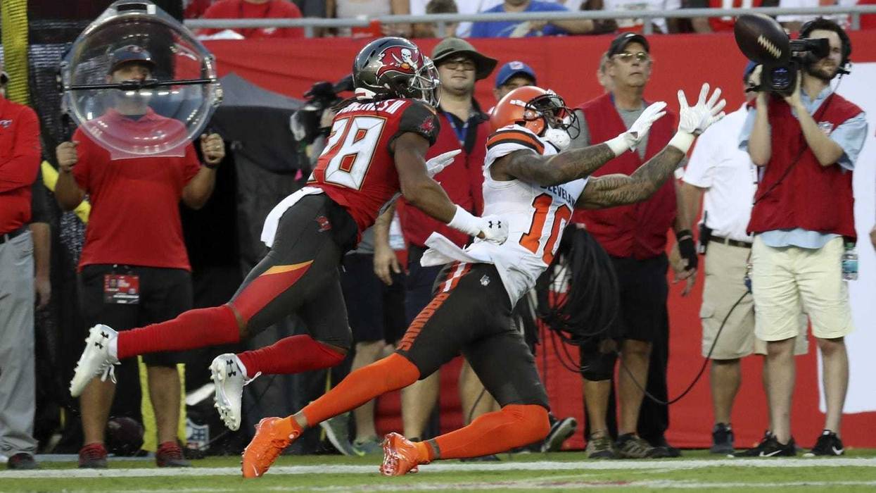 Cleveland Browns wide receiver Jaelen Strong (10) cannot make a catch as Tampa Bay Buccaneers cornerback Vernon III Hargreaves (28) defends during the first quarter at Raymond James Stadium.