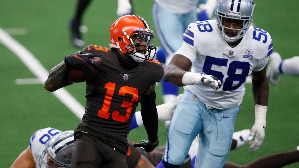 Cleveland Browns wide receiver Odell Beckham Jr. (13) runs a reverse in the first quarter against the Dallas Cowboys at AT&T Stadium.