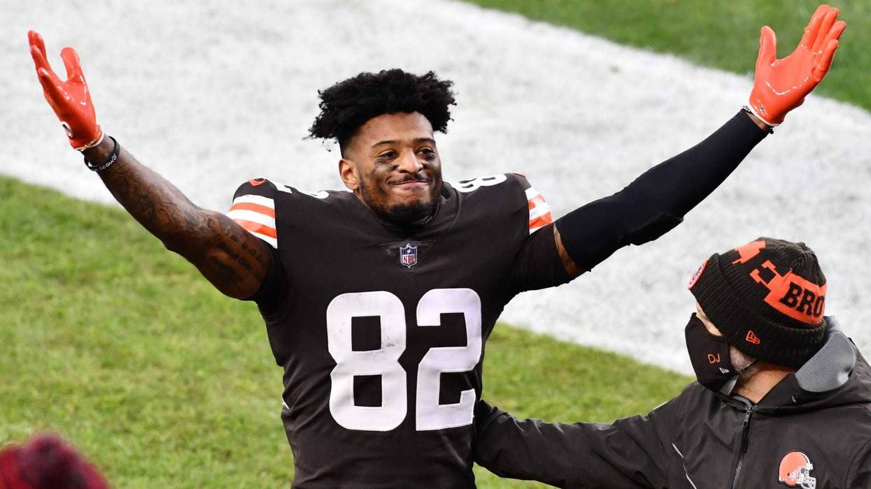Cleveland Browns wide receiver Rashard Higgins (82) celebrates after the Browns beat the Pittsburgh Steelers