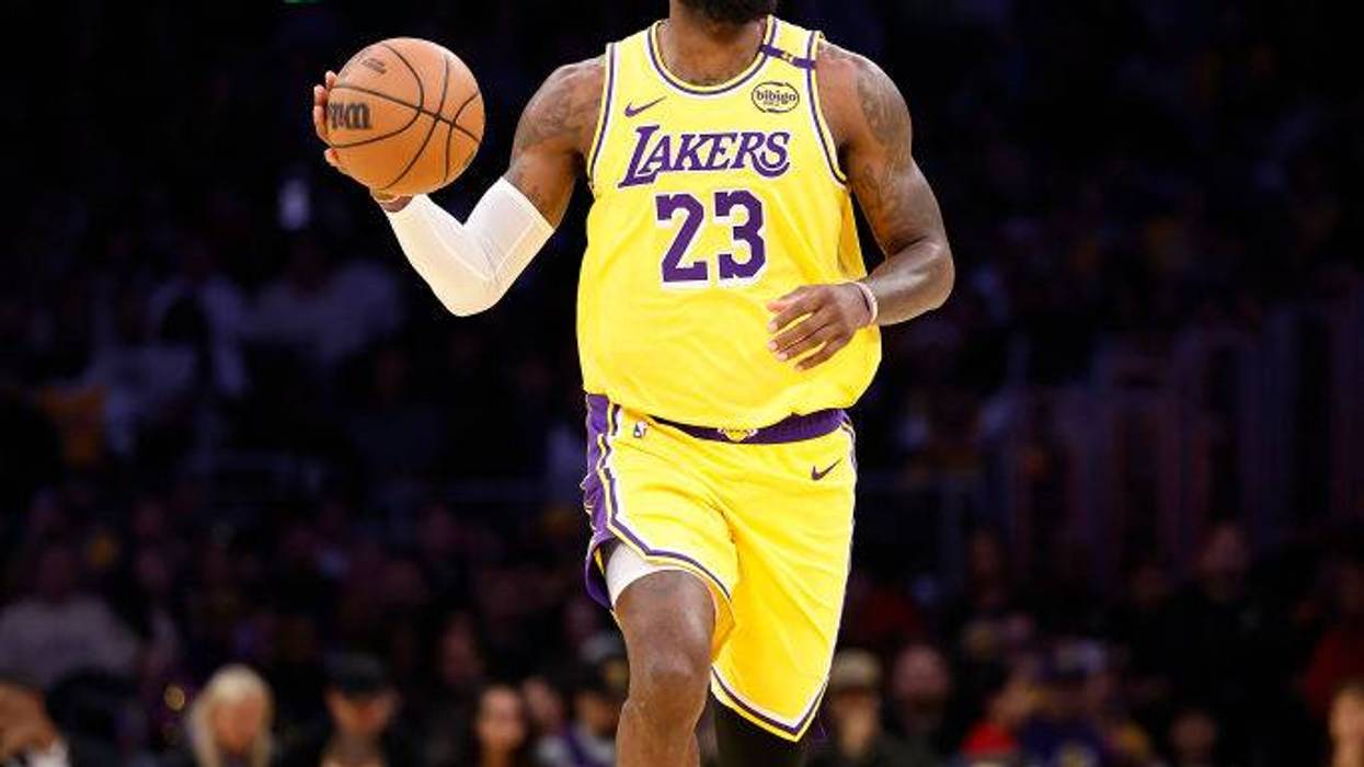 Cleveland Cavaliers v Los Angeles Lakers