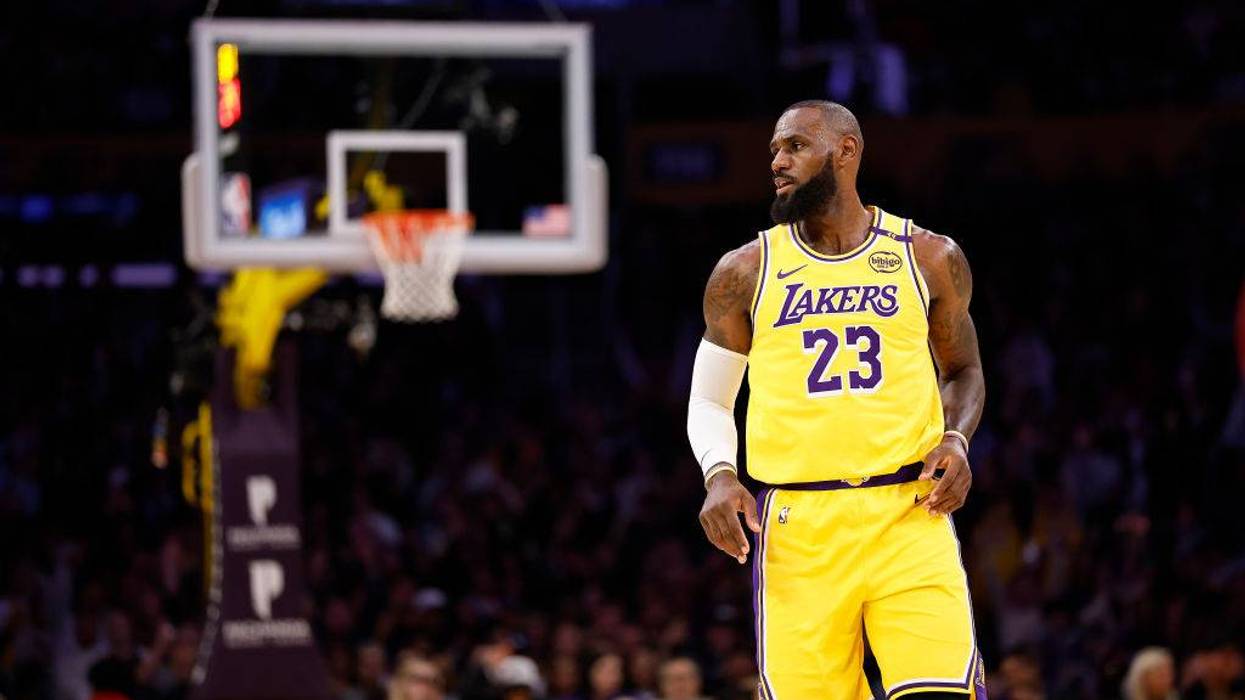 Cleveland Cavaliers v Los Angeles Lakers