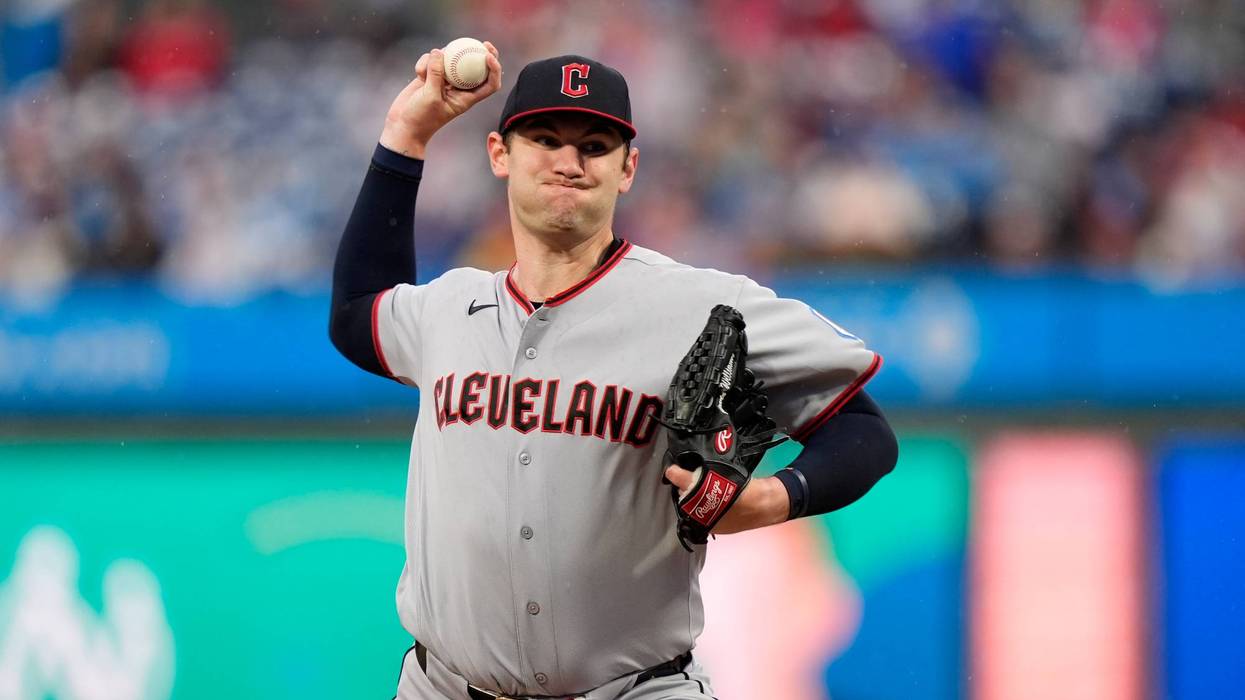 Sánchez, Williams shine in pitchers' duel. Manzardo's pinch-hit HR lifts Cleveland past Phillies 1-0