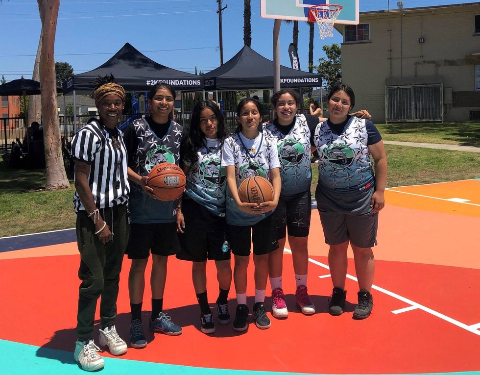 Coach La Tijera Avery and her team