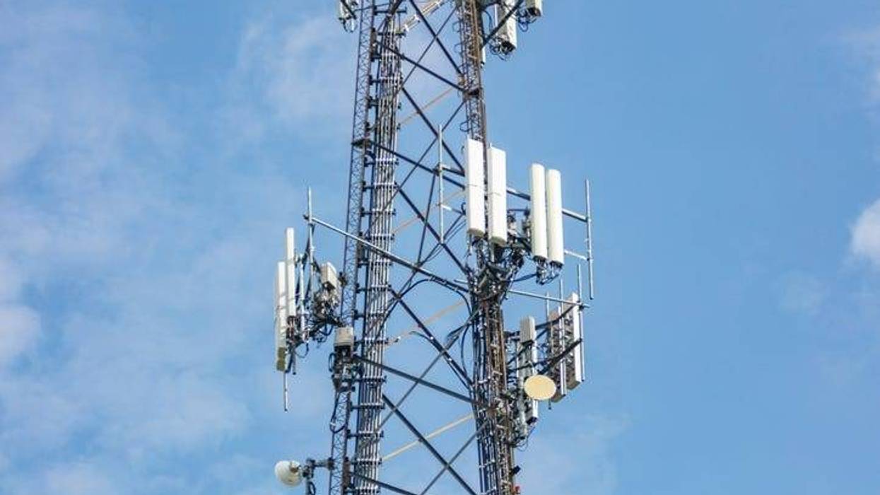Communication station, Antenna tower