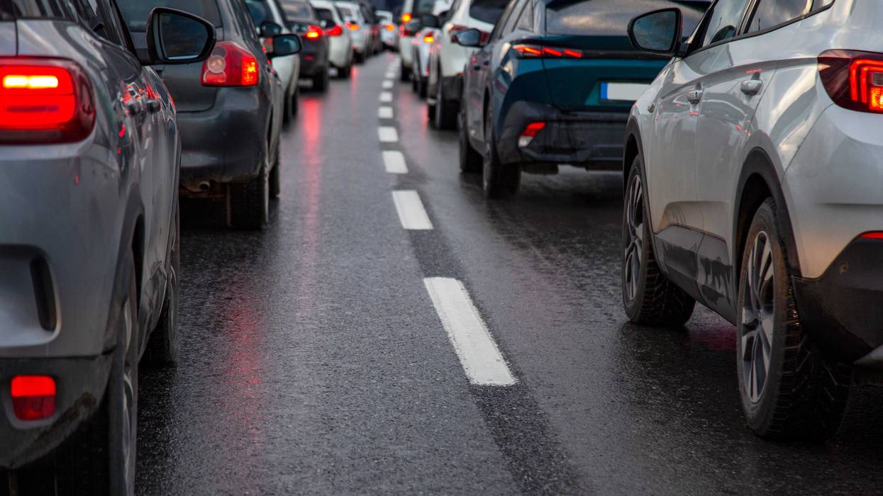 Commuters across the U.S. faced unprecedented delays last year, averaging 63 hours lost annually to traffic, the most since data tracking began in 1982.