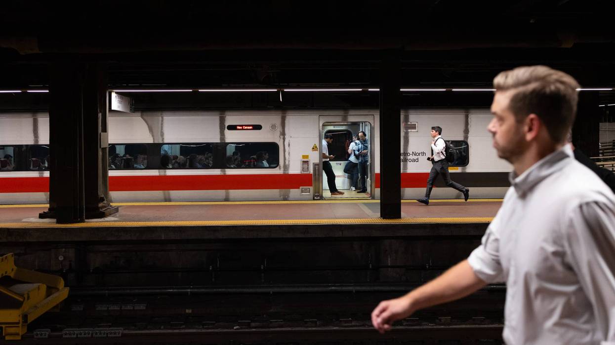 60 Metro-North passengers climb onto Grand Central tracks as disturbed woman acts out