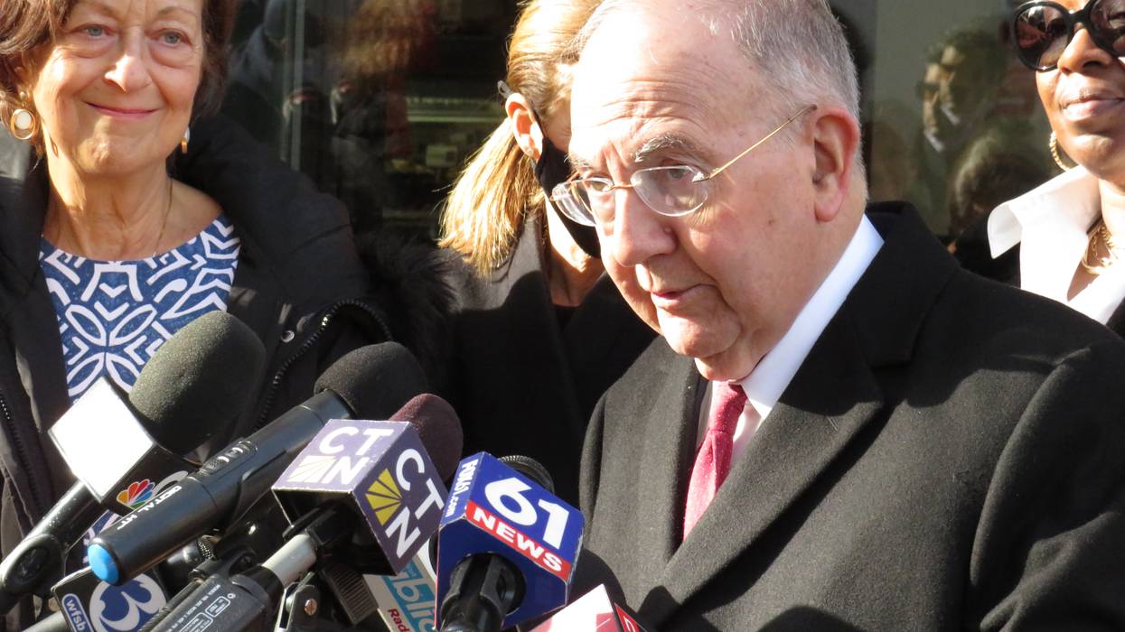 After 46 years at the Capitol, Looney lionized at state Senate retirement ceremony