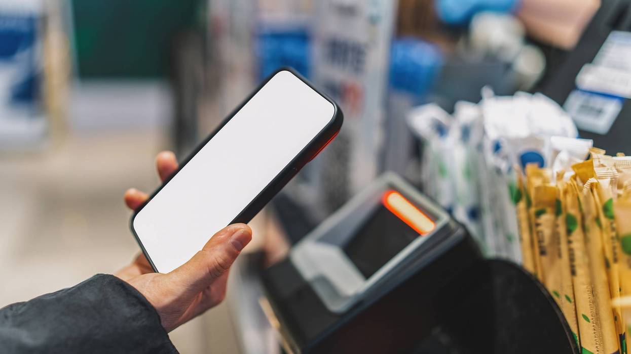 Contactless Payment Technology with Smartphone at Retail Checkout
