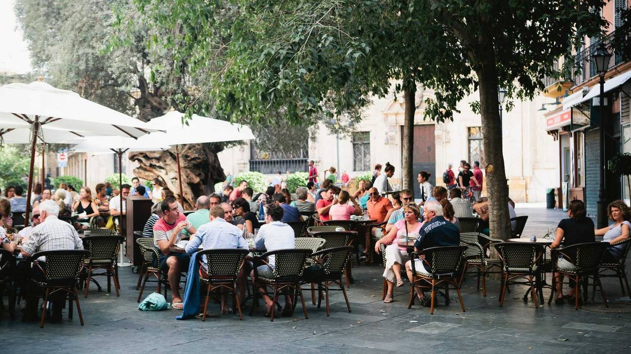 Coronavirus phase 3, bars and restaurant patios in Minnesota, Minnesota reopening, phase 3 reopening Minnesota, stay safe minnesota, social distance guidelines for patios