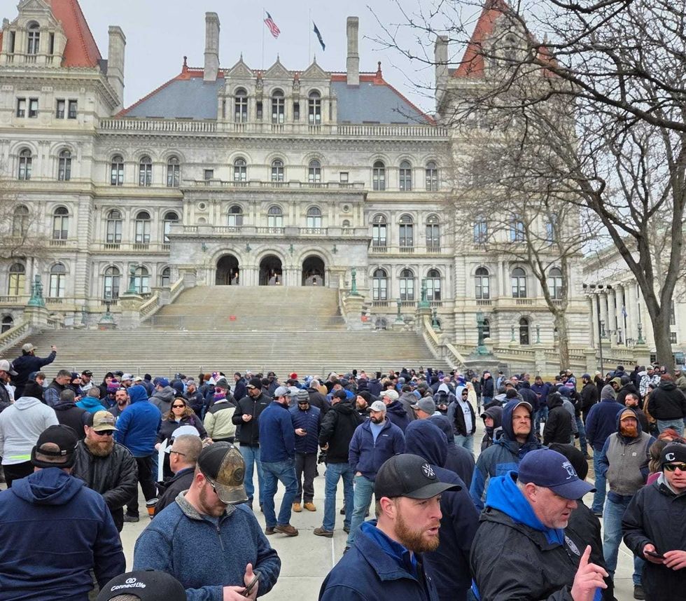 Corrections officers rally in Albany