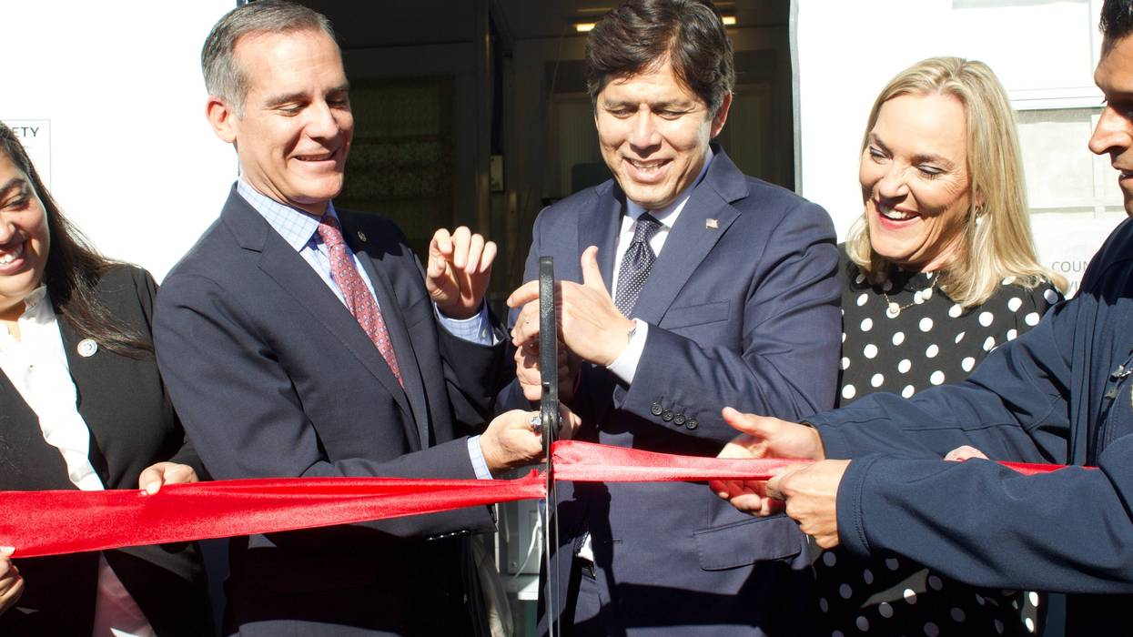Councilmember Kevin de Leon at the ribbon-cutting ceremony for the tiny house village.