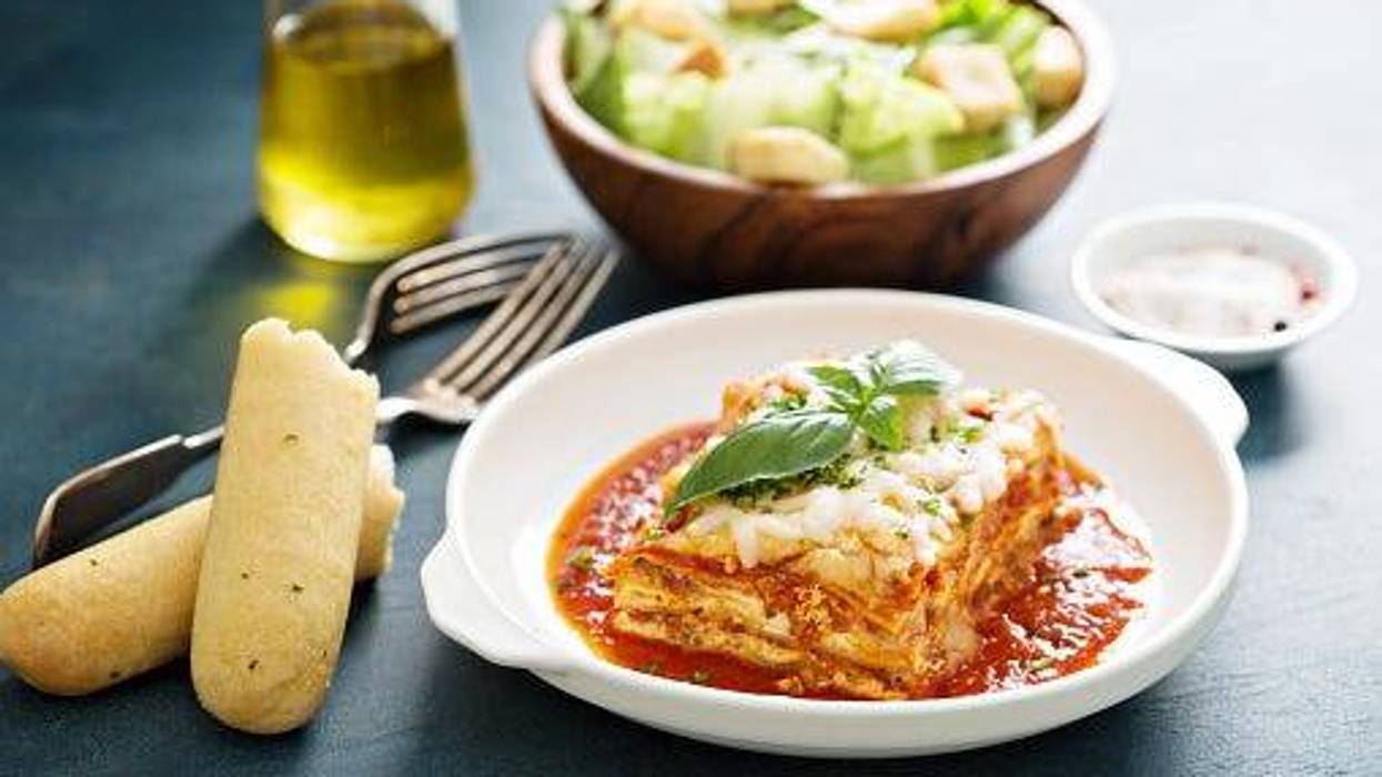 Couple Has Olive Garden-Themed Wedding With Unlimited Breadsticks Bar