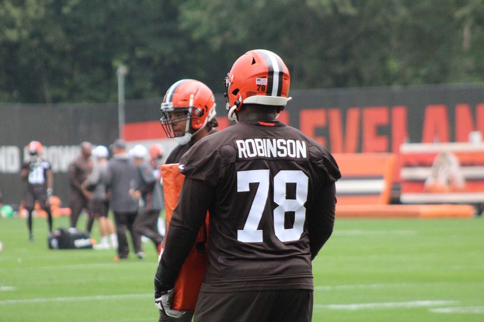 Browns Notes: LT Greg Robinson re-signs, practices Monday