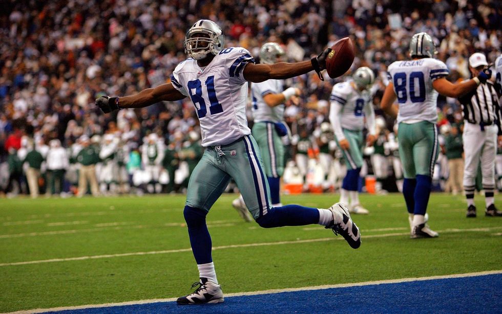 Cowboys star Terrell Owens goes for six