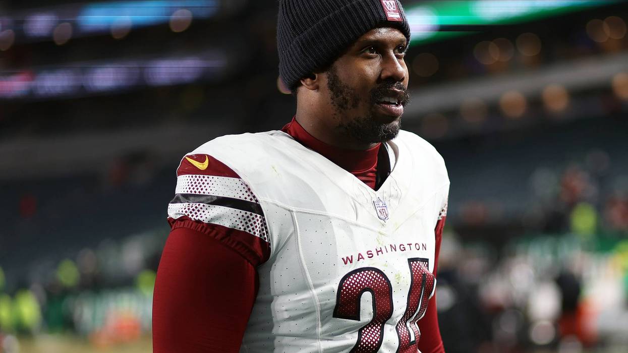 Cowboys Von Miller Football 77