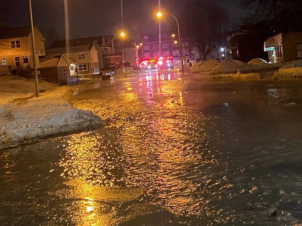 Crews respond to massive water main break