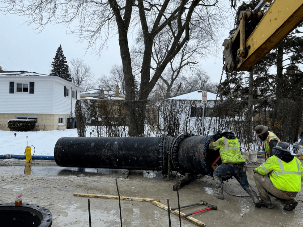 crews working on water main