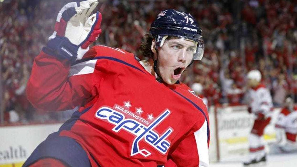 Crowd at Game 5 chants for T.J. Oshie.