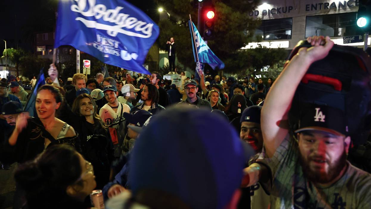 crowd of dodgers fans