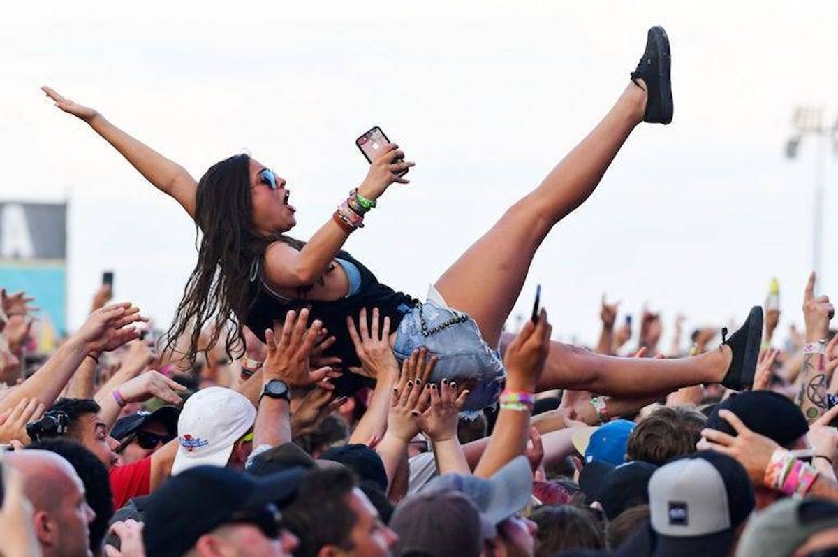 Crowd Surfer